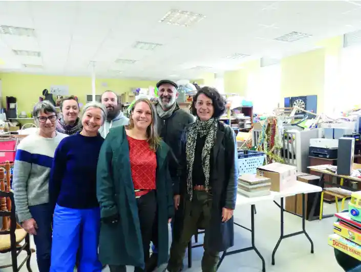 Article Hebdomadaire du 22 novembre 2025 intitulé Le FARE et Pirouët ou "comment allier art, recyclage et pédagogie"