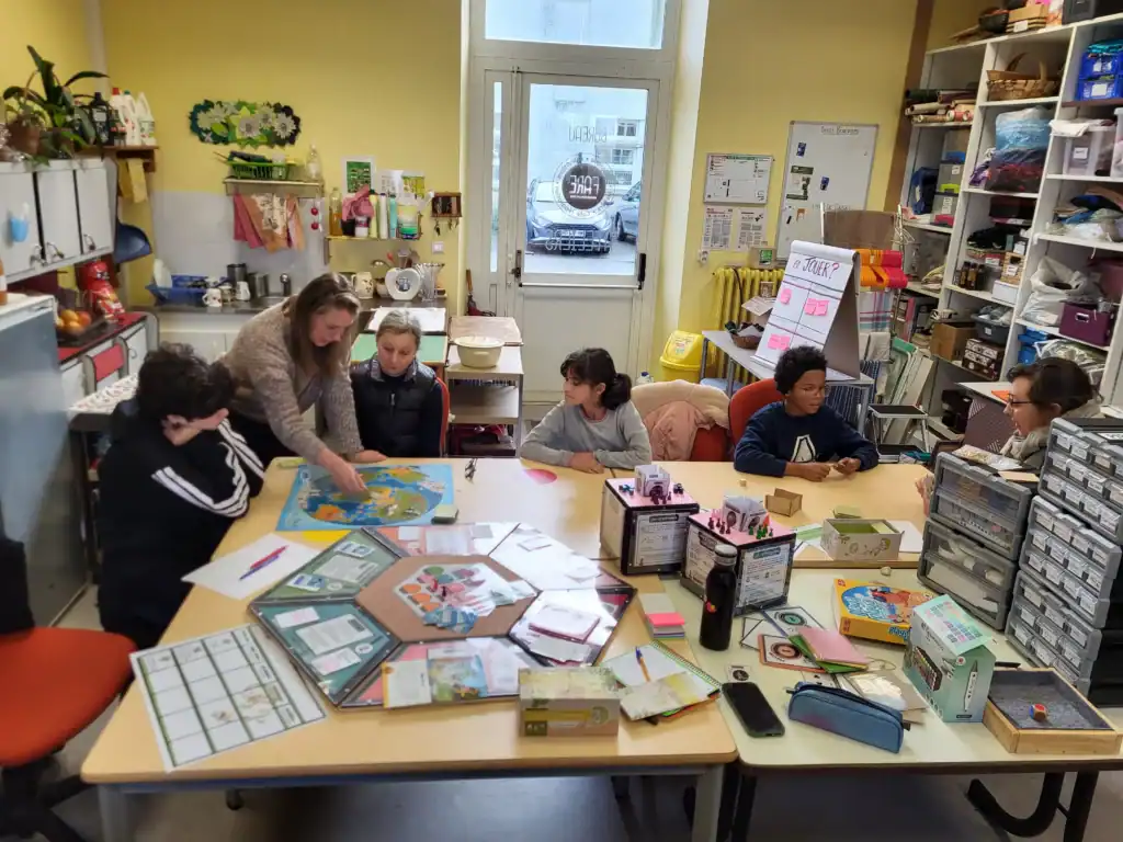 Le FARE organise son prochain atelier autour de la création d'un jeu de société de sensibilisation en partenariat avec l'association Pirouet le mercredi 4 février 2026 à 14h