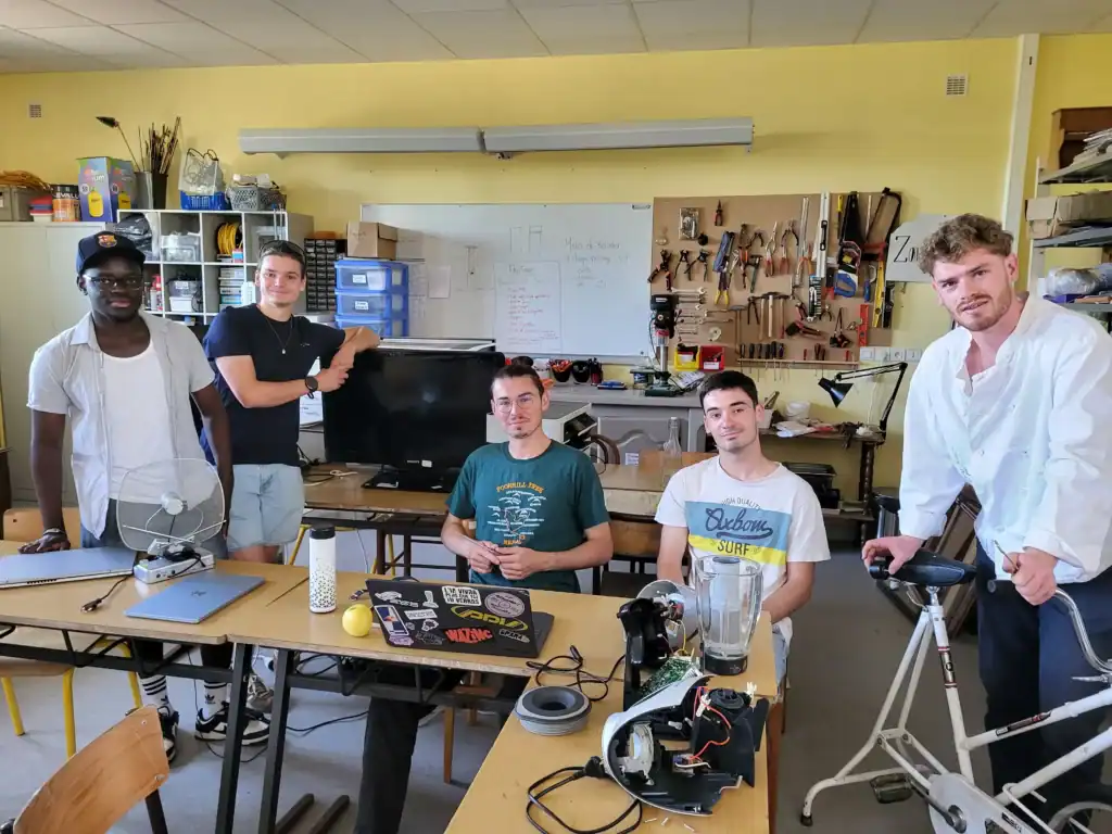 FARE - Les 5 jeunes étudiants ingénieurs de l'ICAM en stage à la recyclerie proposent un café de la réparation le mercredi 22 juillet 2026 à partir de 14h