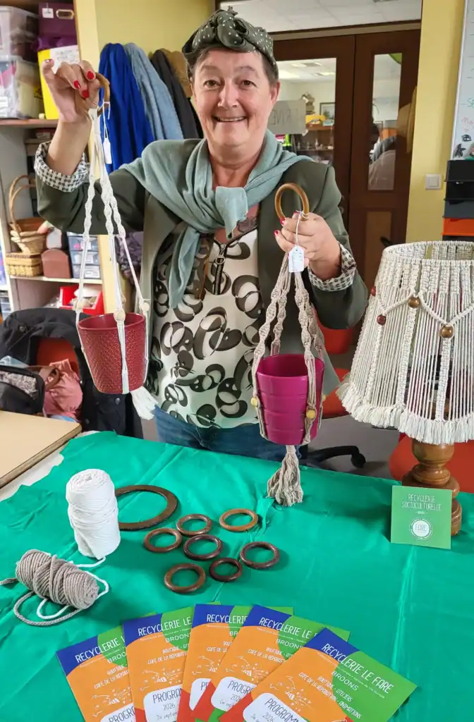 Le FARE propose un atelier de macramé pour réaliser un porte plante le mercredi 23 septembre à 14h.